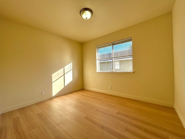 Building Photo - 942 Summerside Dr
