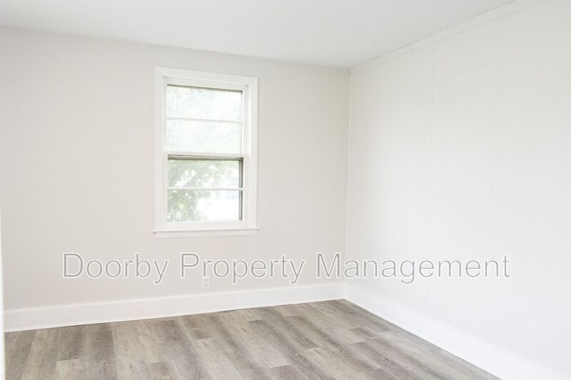 Building Photo - 902 W 38th St
