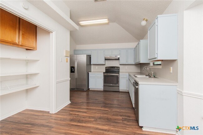 Building Photo - 214 Appaloosa Dr