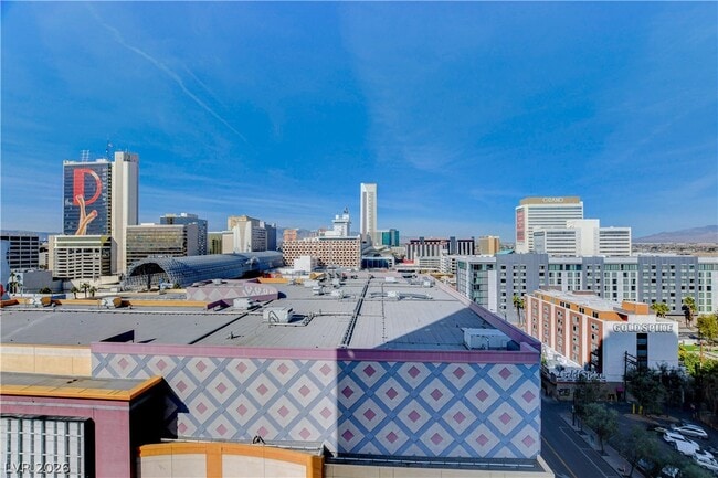 Building Photo - 150 S Las Vegas Blvd