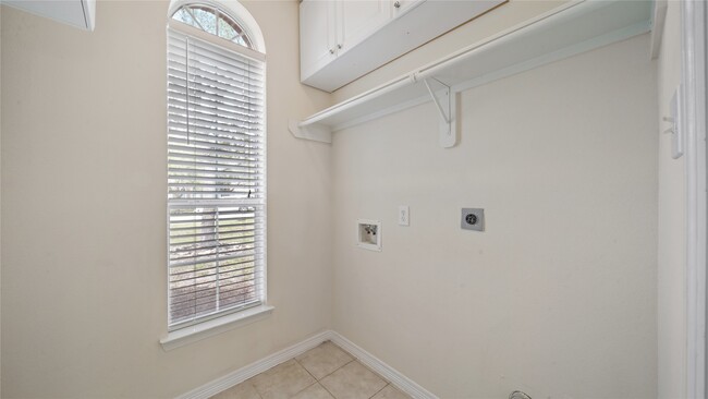 Building Photo - 9219 E Lakeside Dr