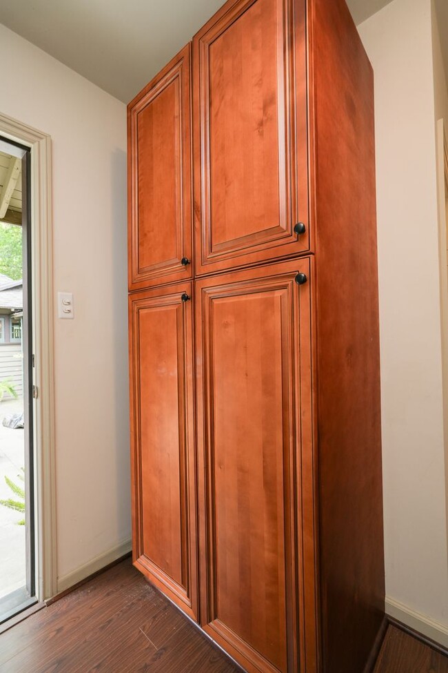 Building Photo - COMING SOON!!! BEAUTIFUL HISTORIC HOME LOC...