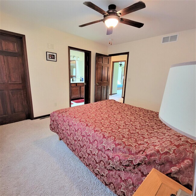 Building Photo - 520 Golden Eagle Ct