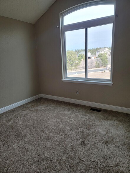 Building Photo - 1714 Foxfield Dr