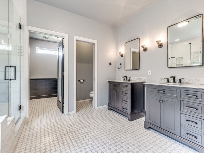 Building Photo - Fantastic home in the Fairways at Surrey H...