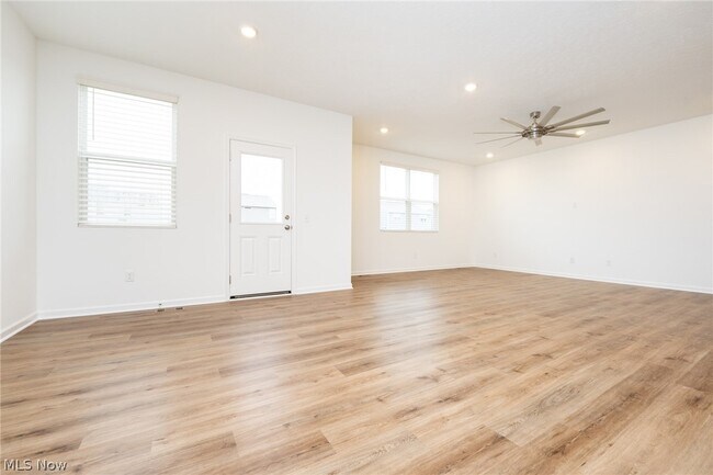 Building Photo - 98 Brewster Dr