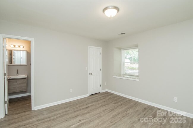Building Photo - 10718 Blue Heron Dr