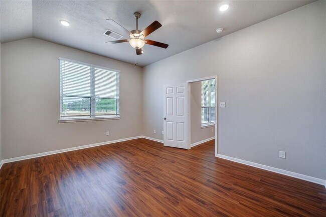 Building Photo - 1026 Tomball Downs Dr