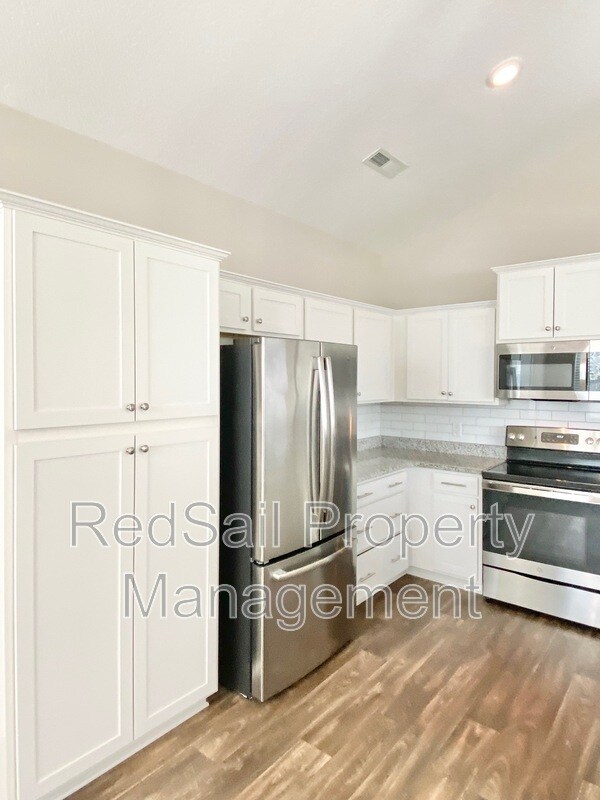 Building Photo - 520 Fishers Ct