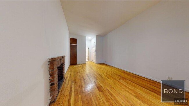 Building Photo - 313 E 85th St
