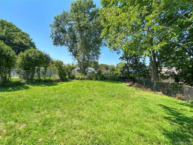 Building Photo - 306 3rd Rd