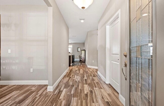 Building Photo - Solar-Powered 4BR Home Near Eglin & Hurlburt AFB– Fort Walton Beach!