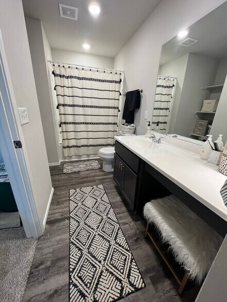 Building Photo - 326 Starlight Dr