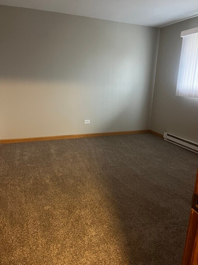 Building Photo - 14747 Kenton Ave