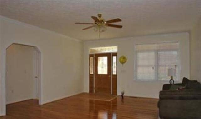 Building Photo - Christiansburg, 3 BR / 2.5 BA, Available March 16th
