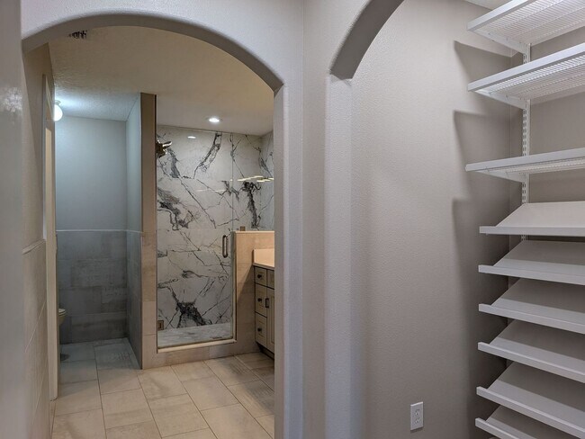 Building Photo - 5/3 Single Family Home at East Lake Cove i...