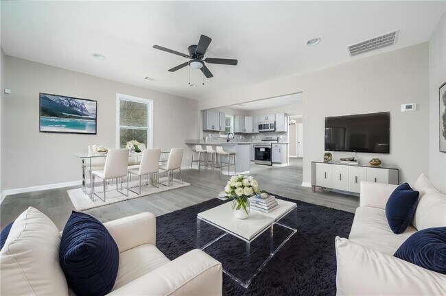 Building Photo - 665 S Eugenia Pl NW