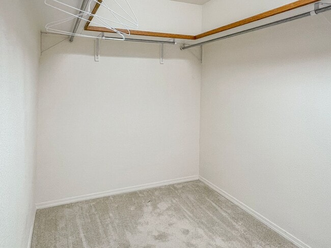 Building Photo - Spacious 3 Bedroom 2 Bath Home on Corner Lot
