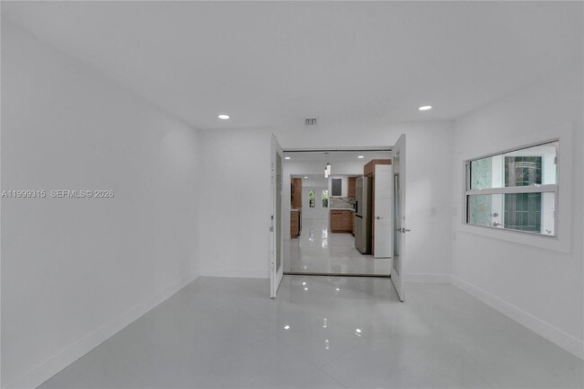 Building Photo - 1137 SW 8th Ave