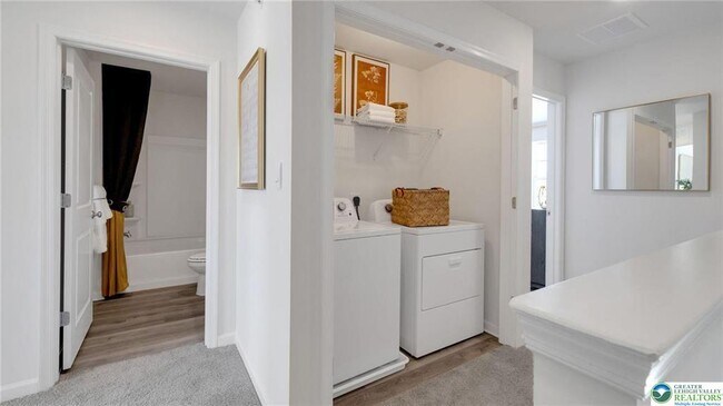 Building Photo - 8327 Alexander Ct