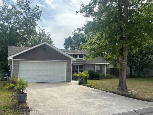 Building Photo - 121 Callie Cir