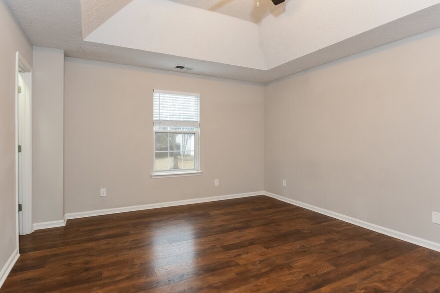 Building Photo - 4853 Lake Park Terrace