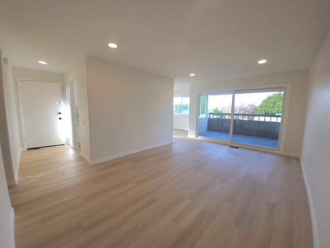 Building Photo - 6263 Caminito Marcial