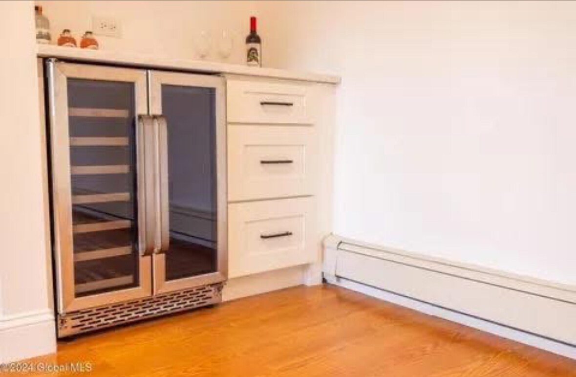 Building Photo - 24b Thacher St