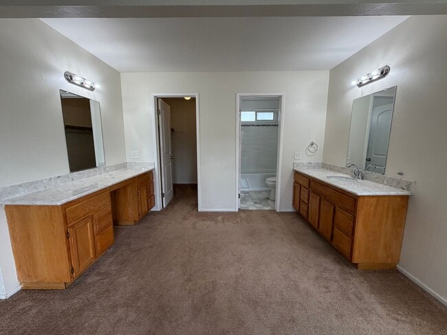 Building Photo - Welcome to this stunning 4 bedroom 2.5 bathroom home located in Fremont