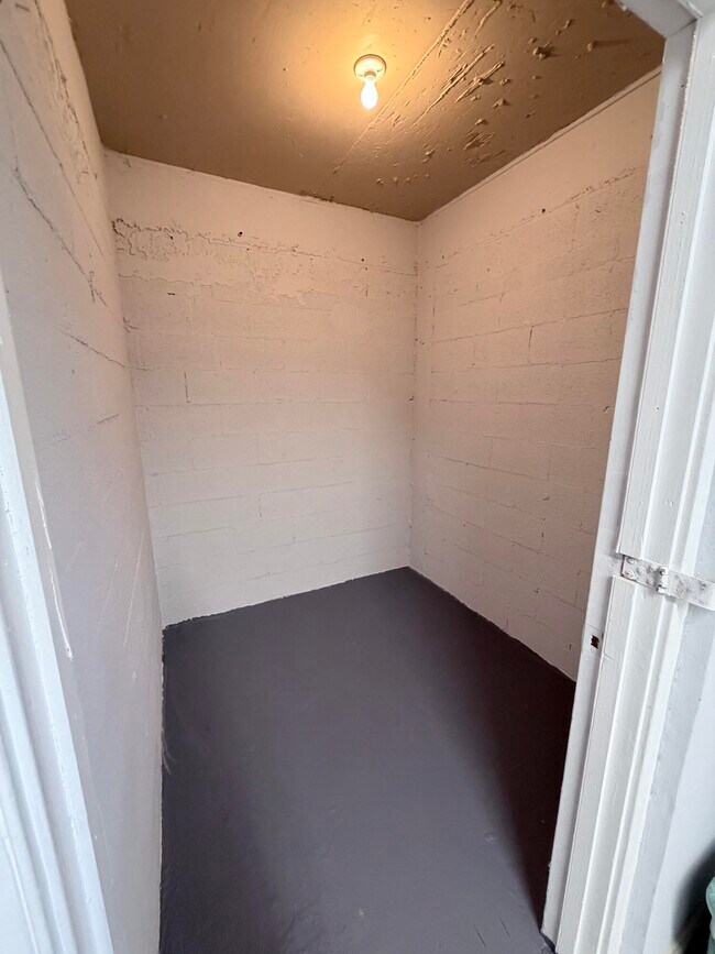 Building Photo - 1000 NE 14th Ave