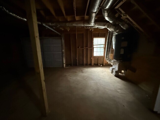 Building Photo - 200 Beverly Park Ct