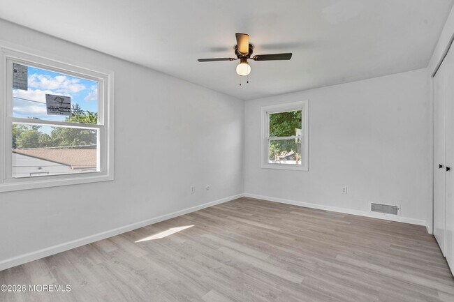 Building Photo - 8 Holton Ln