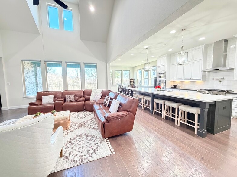 Building Photo - 6817 Golf Club Dr