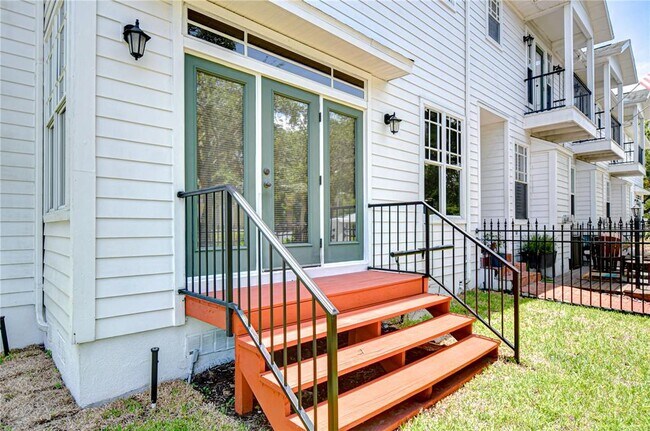 Building Photo - 113 Bosphorous Ave