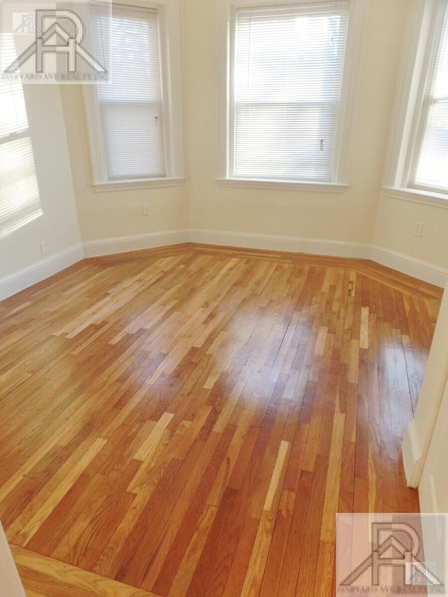 Building Photo - 73 Thatcher St