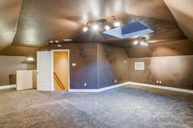 Building Photo - Well Maintained Home in SW Fort Worth!