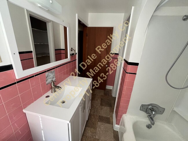 Building Photo - Lovely 3 Bedroom 1 bath all One Level Home...