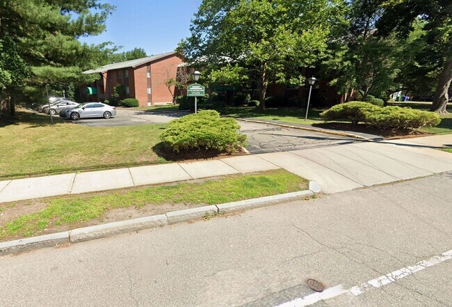 Building Photo - 621 Watertown St