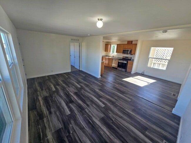 Building Photo - 590 E Kinney St