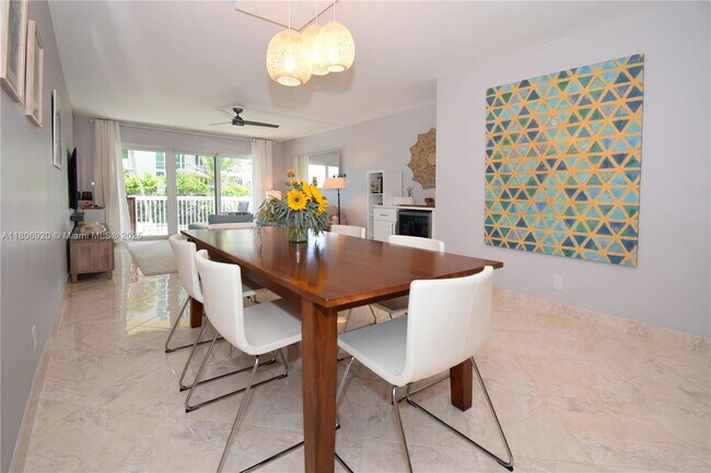 Building Photo - 1069 Hillsboro Mile