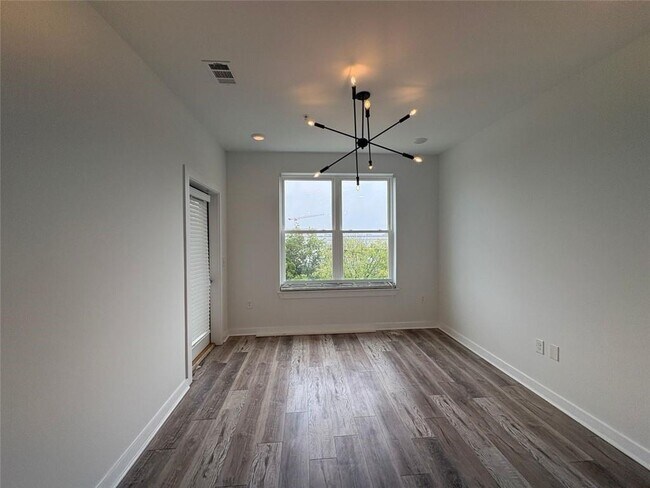 Building Photo - 525 Parkway Dr