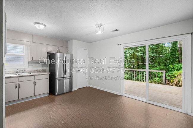 Building Photo - 2961 Lakemont Dr SW