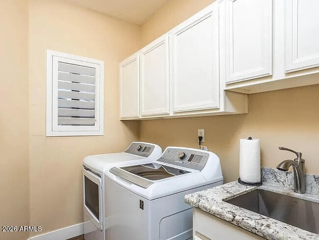 Building Photo - 8331 E Cactus Wren Rd