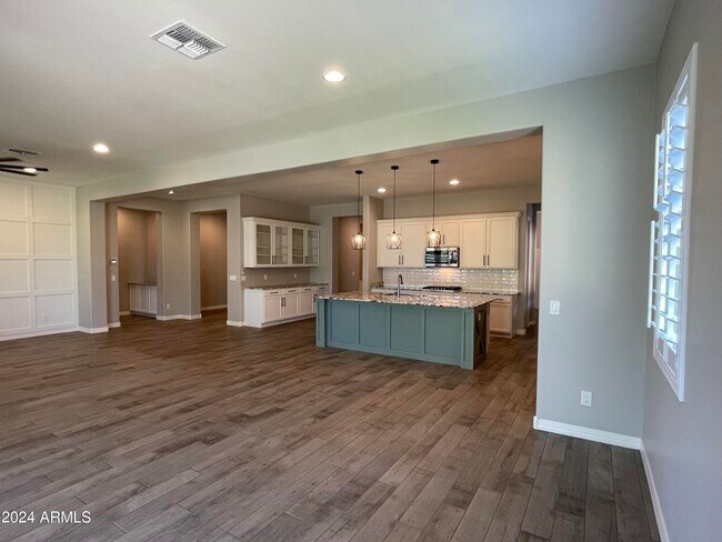 Building Photo - 22834 E Silver Crk Ln