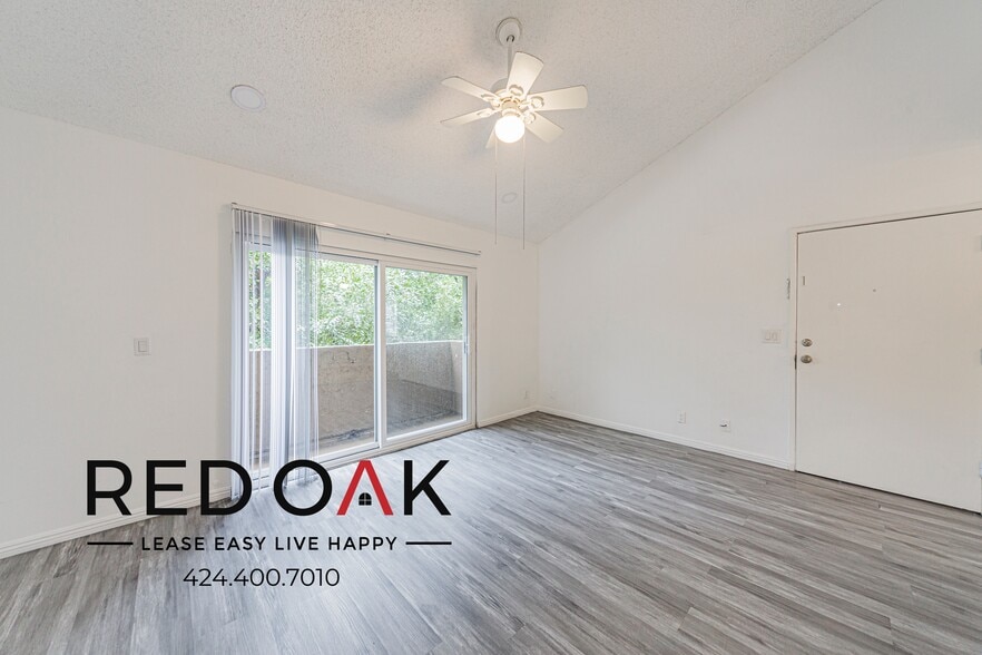 Building Photo - 13043 Vanowen St