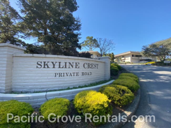 Building Photo - Amazing Views from this 3-Bedroom 3 Bath C...