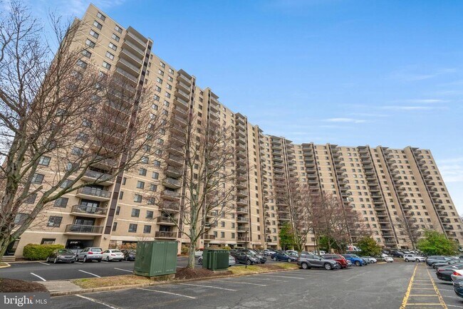 Building Photo - 307 Yoakum Pkwy