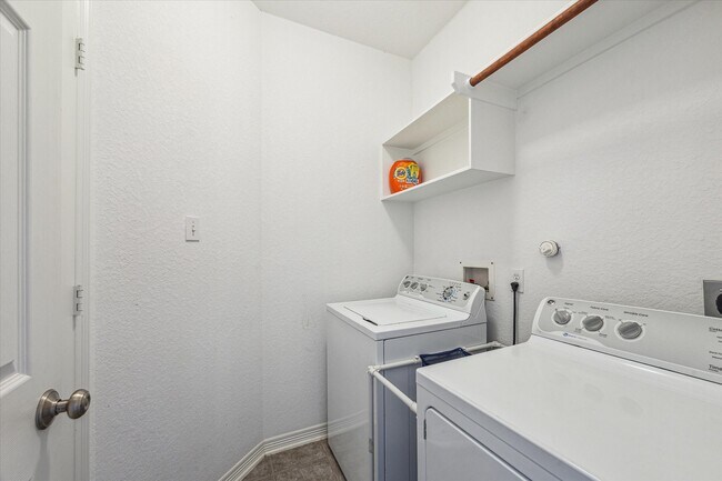 Building Photo - 6151 Galloway Ln