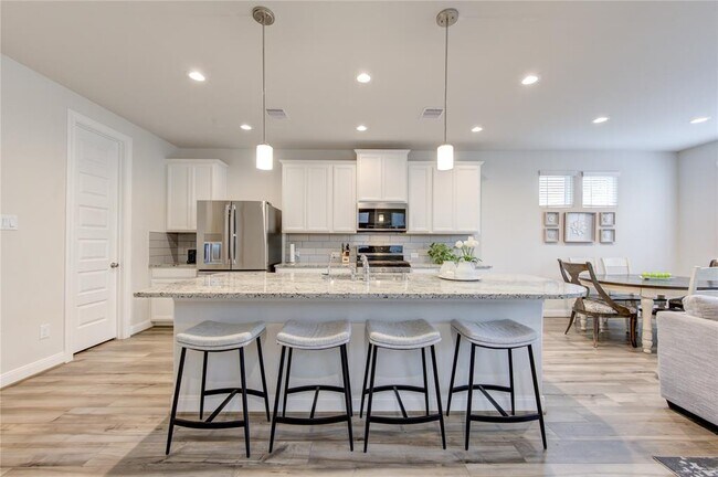 Building Photo - 9834 Rugged Oaks Dr