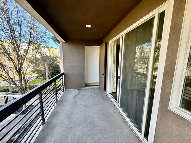 Building Photo - 4BD/3.5B Home in Dublin's Boulevard Community, a Stone's Throw Away From Persimmon and Hacienda!